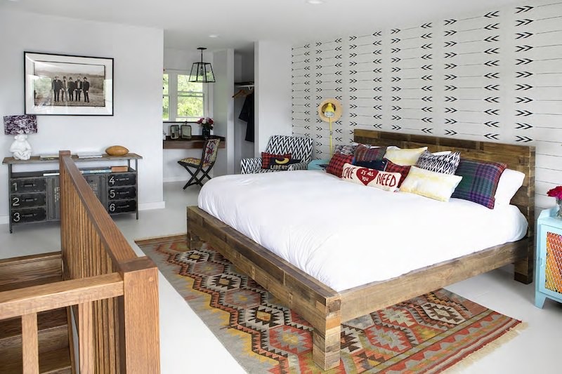 Guest bedroom with seating at Hotel Dylan