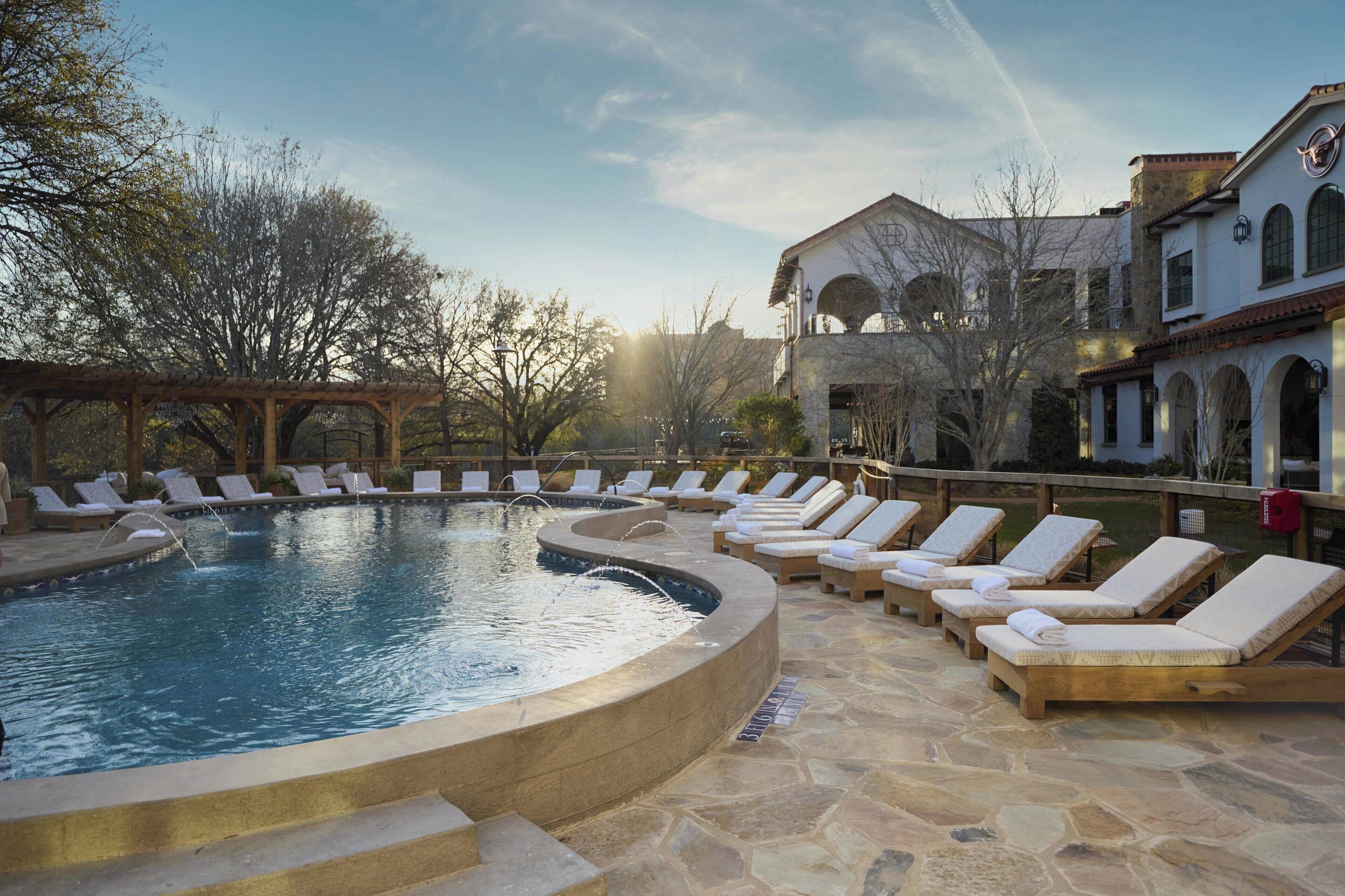 Hotel Drover’s shared pool and hot tub in the Fort Worth Stockyards