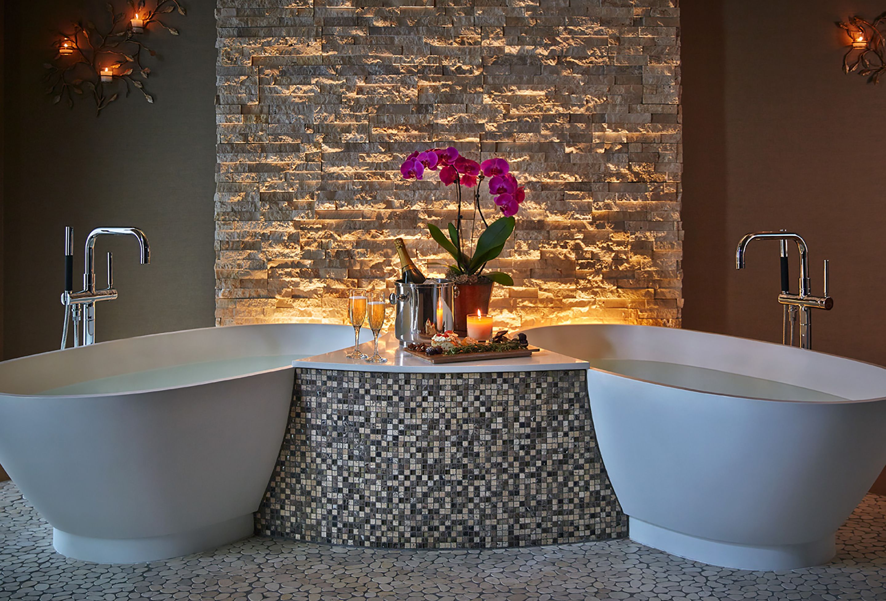 Two-tub spa treatment room at Hotel Arista; a separate spa experience, not a standard guestroom
