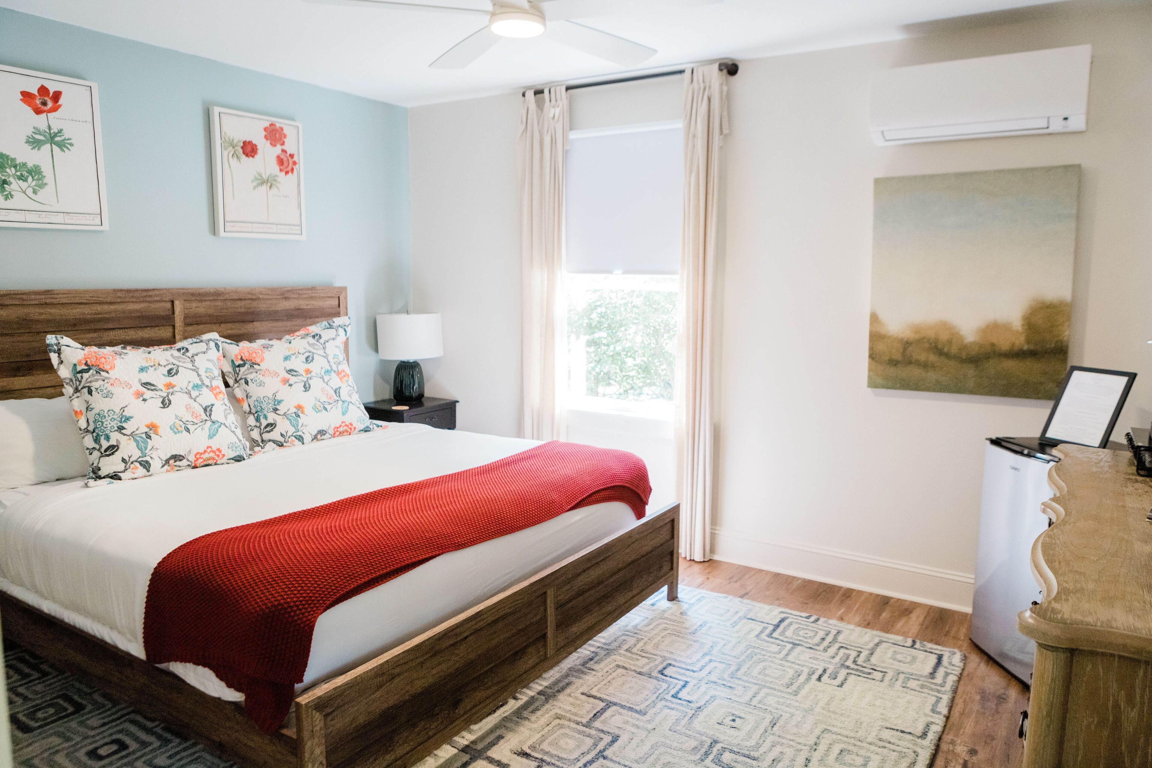 Standard King room at Dahlonega Resort and Vineyard