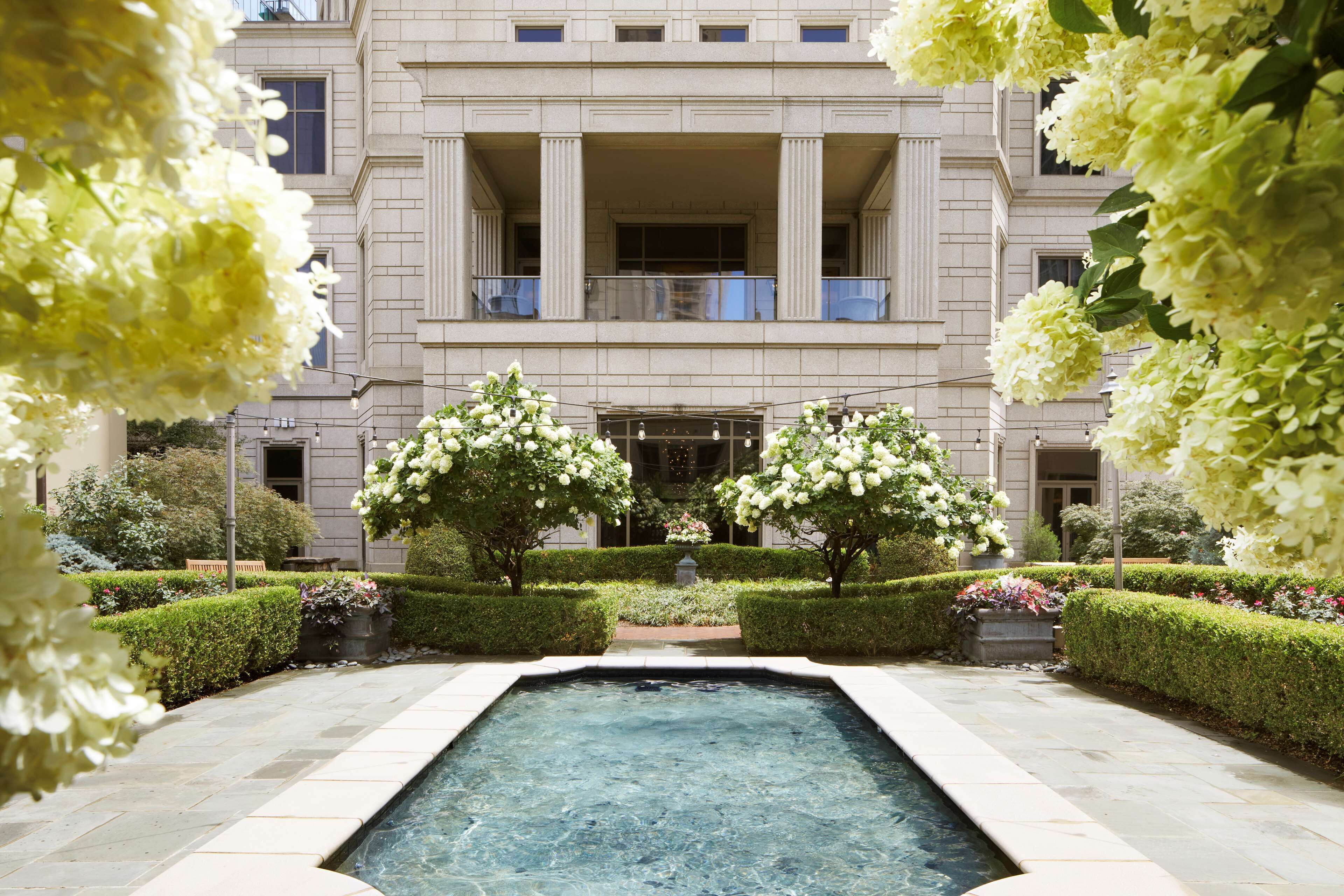 Garden courtyard and decorative reflecting water at Waldorf Astoria Atlanta